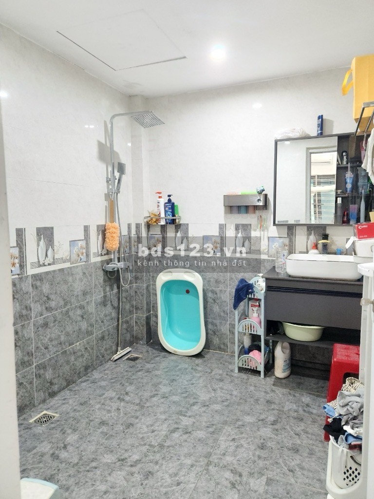 Nhà lô góc đẹp, thoáng ngõ 1194 Láng, Đống Đa. DT: 38M2 - MT 4.5M2 - Gía 6.X tỷ