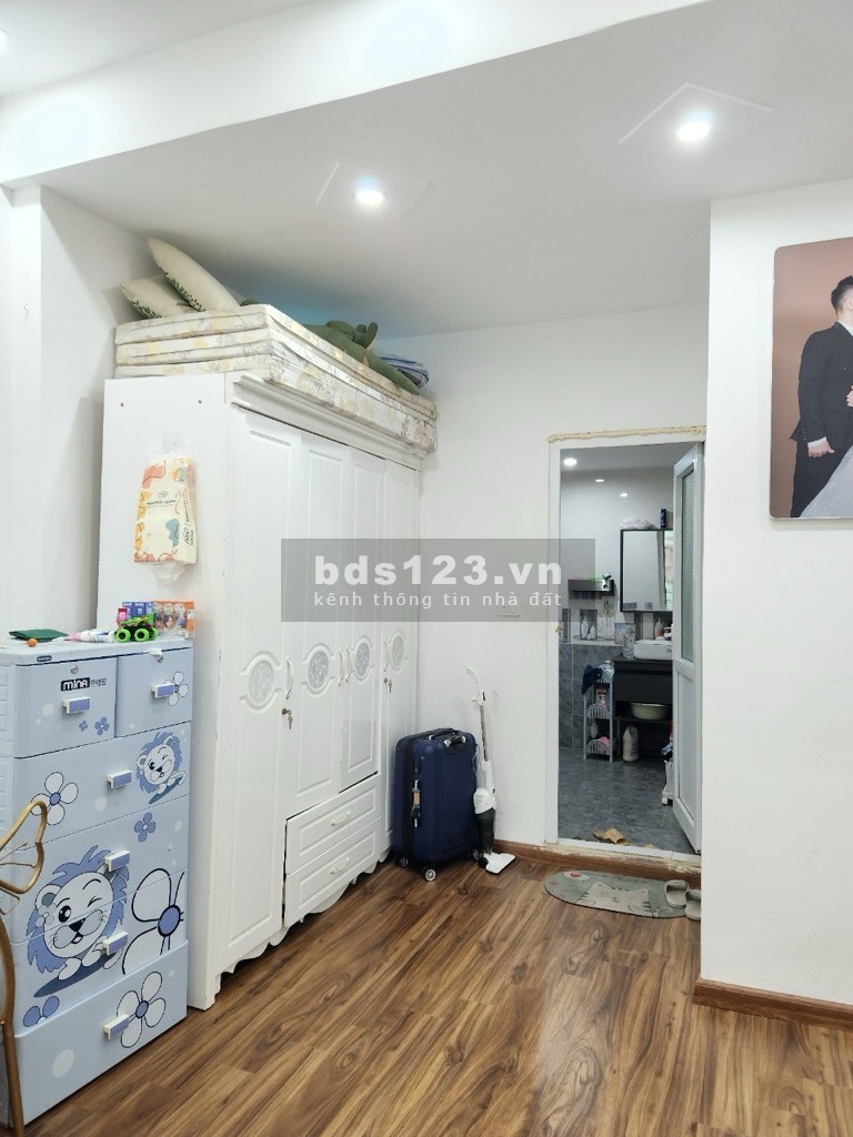 Nhà lô góc đẹp, thoáng ngõ 1194 Láng, Đống Đa. DT: 38M2 - MT 4.5M2 - Gía 6.X tỷ