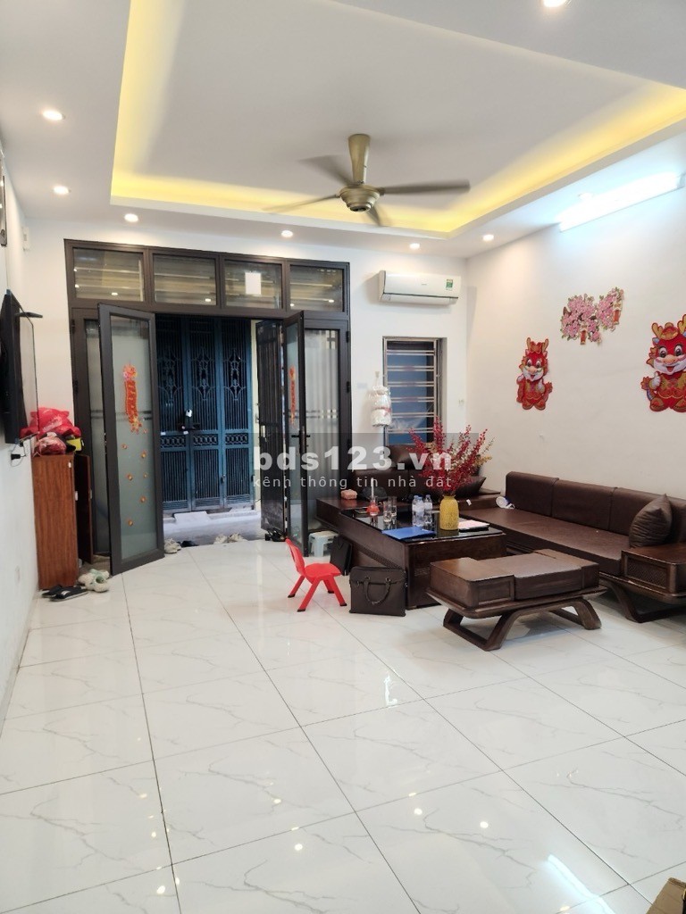 Nhà lô góc đẹp, thoáng ngõ 1194 Láng, Đống Đa. DT: 38M2 - MT 4.5M2 - Gía 6.X tỷ
