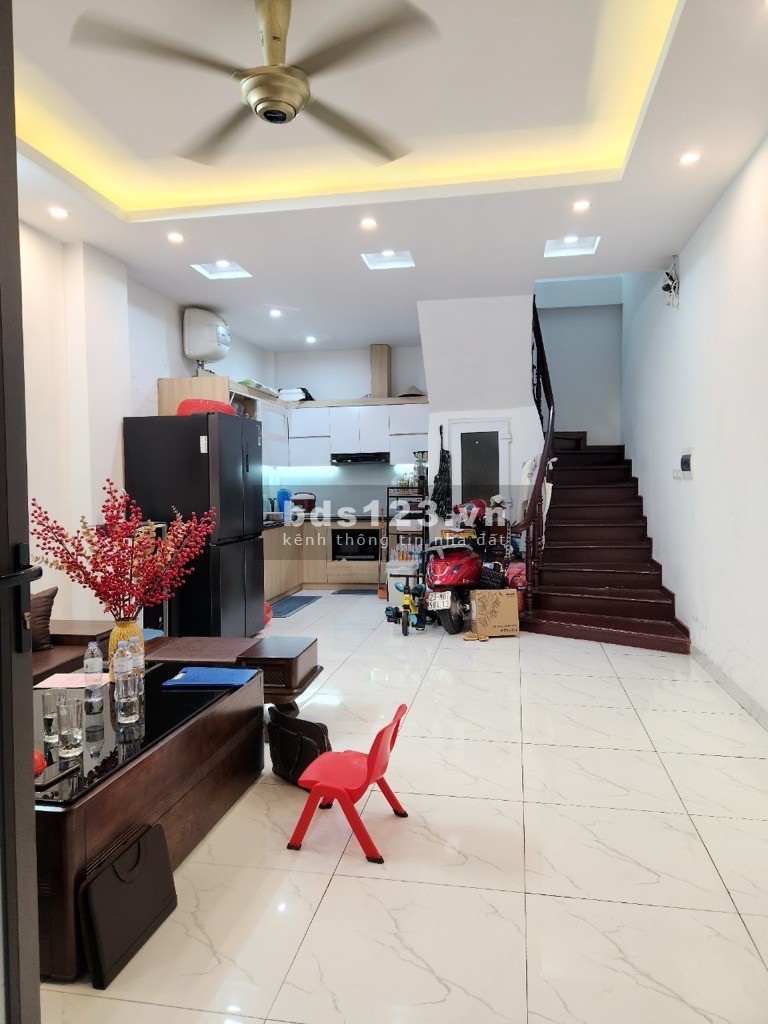 Nhà lô góc đẹp, thoáng ngõ 1194 Láng, Đống Đa. DT: 38M2 - MT 4.5M2 - Gía 6.X tỷ