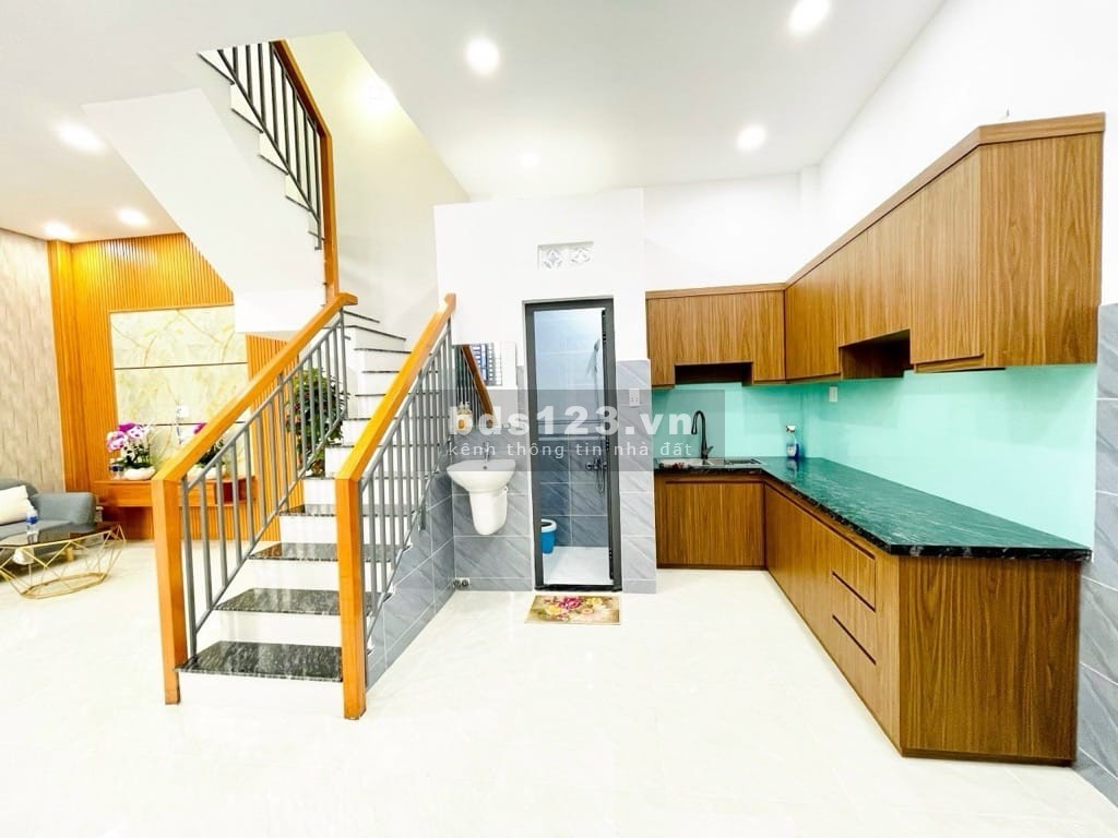 Gò Vấp, Thống Nhất, gần BV Hồng Đức, siêu thị, ngang 7m, 3 tầng BTCT 4PN, tặng nội thất, hơn 4 tỷ