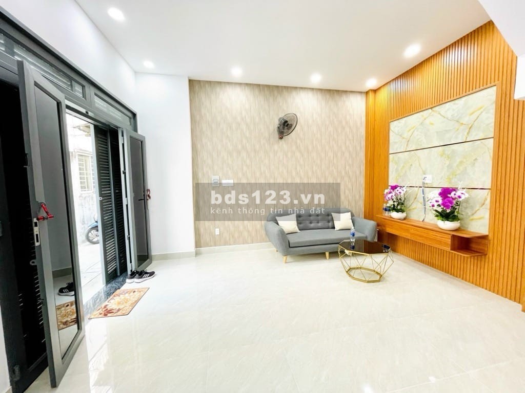 Gò Vấp, Thống Nhất, gần BV Hồng Đức, siêu thị, ngang 7m, 3 tầng BTCT 4PN, tặng nội thất, hơn 4 tỷ