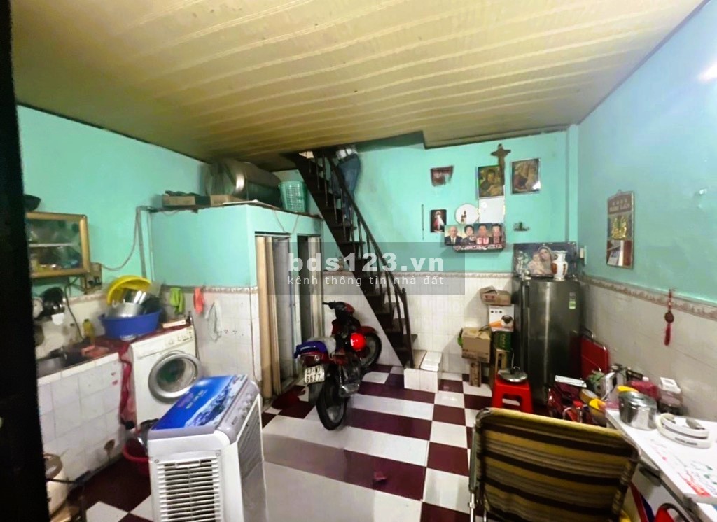 Bán nhà gần Nguyễn Thị Nhỏ, 20m2, chỉ 2 tỷ 7, vuông vức