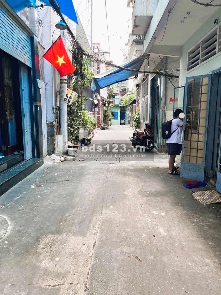 Bán nhà gần Nguyễn Thị Nhỏ, 20m2, chỉ 2 tỷ 7, vuông vức