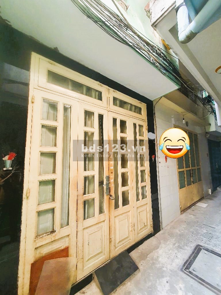 Nhà 3 tầng Lạc Long Quân, chỉ 2 tỷ 3, gần chợ, giáp Quận 10