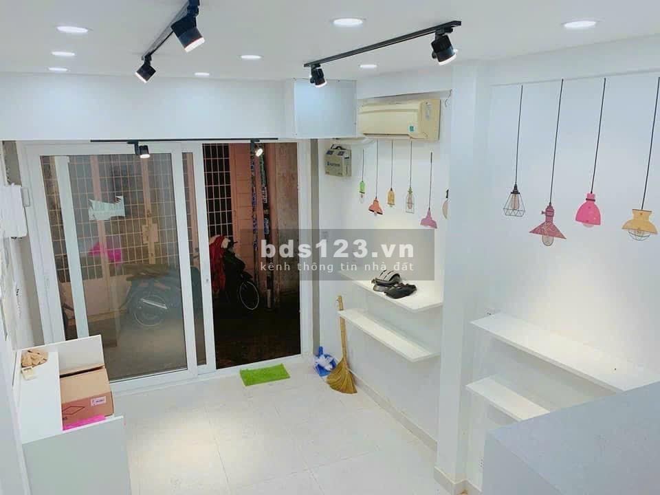 Nhà đẹp trung tâm, hẻm thông suốt - Phường 4 quận 3 - Dọn vào ở ngay - Chỉ 3.15 tỷ