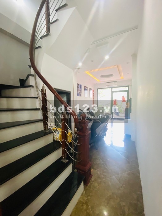 Bán nhà Thanh Am, Thượng Thanh, ô tô đỗ cửa, nội thất long lanh 39m2.4 tầng 1 tum 3,8ty