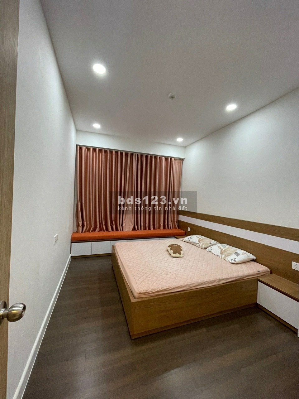 Bán 2 phòng ngủ bao hết phí giá cực tốt – The Sun Avenue 2PN
