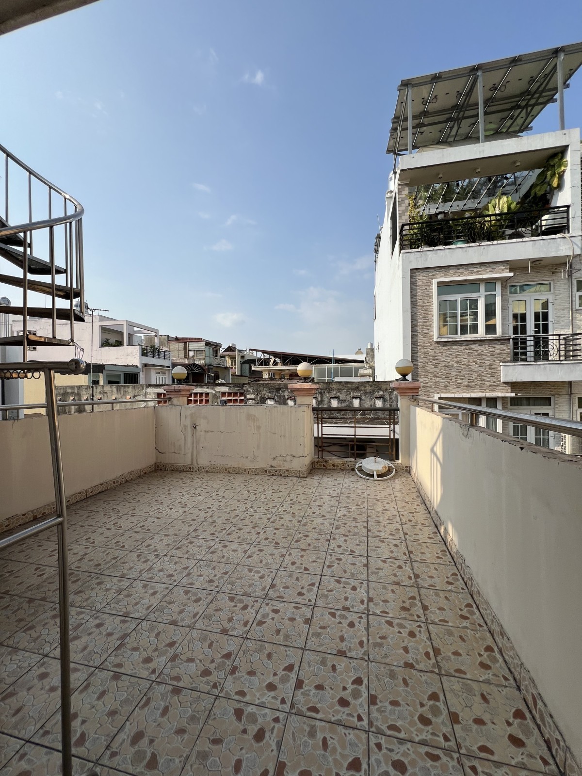 Bán nhà quận Tân Bình, đường Phạm Văn Hai, 53m2, hẻm xe hơi, 3 tầng, 10.2 tỷ