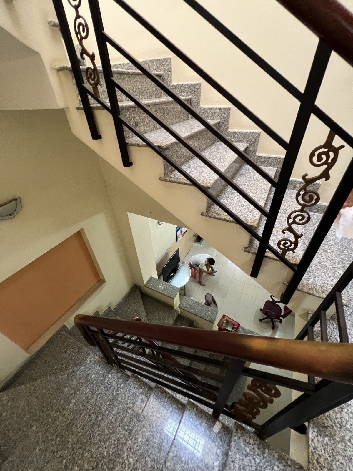 Bán nhà quận Tân Bình, đường Phạm Văn Hai, 53m2, hẻm xe hơi, 3 tầng, 10.2 tỷ