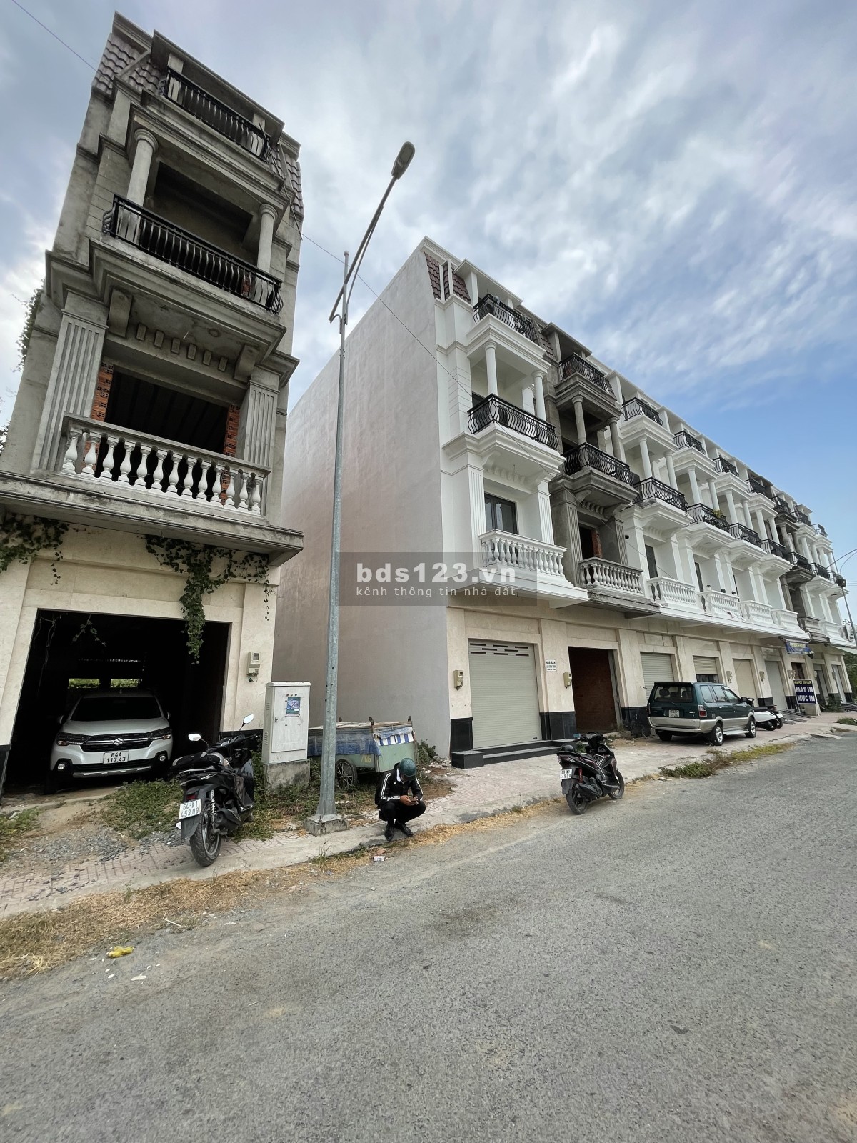 Nhà mặt phố giá tốt 1 trệt 3 lầu ngay chợ Bình Minh