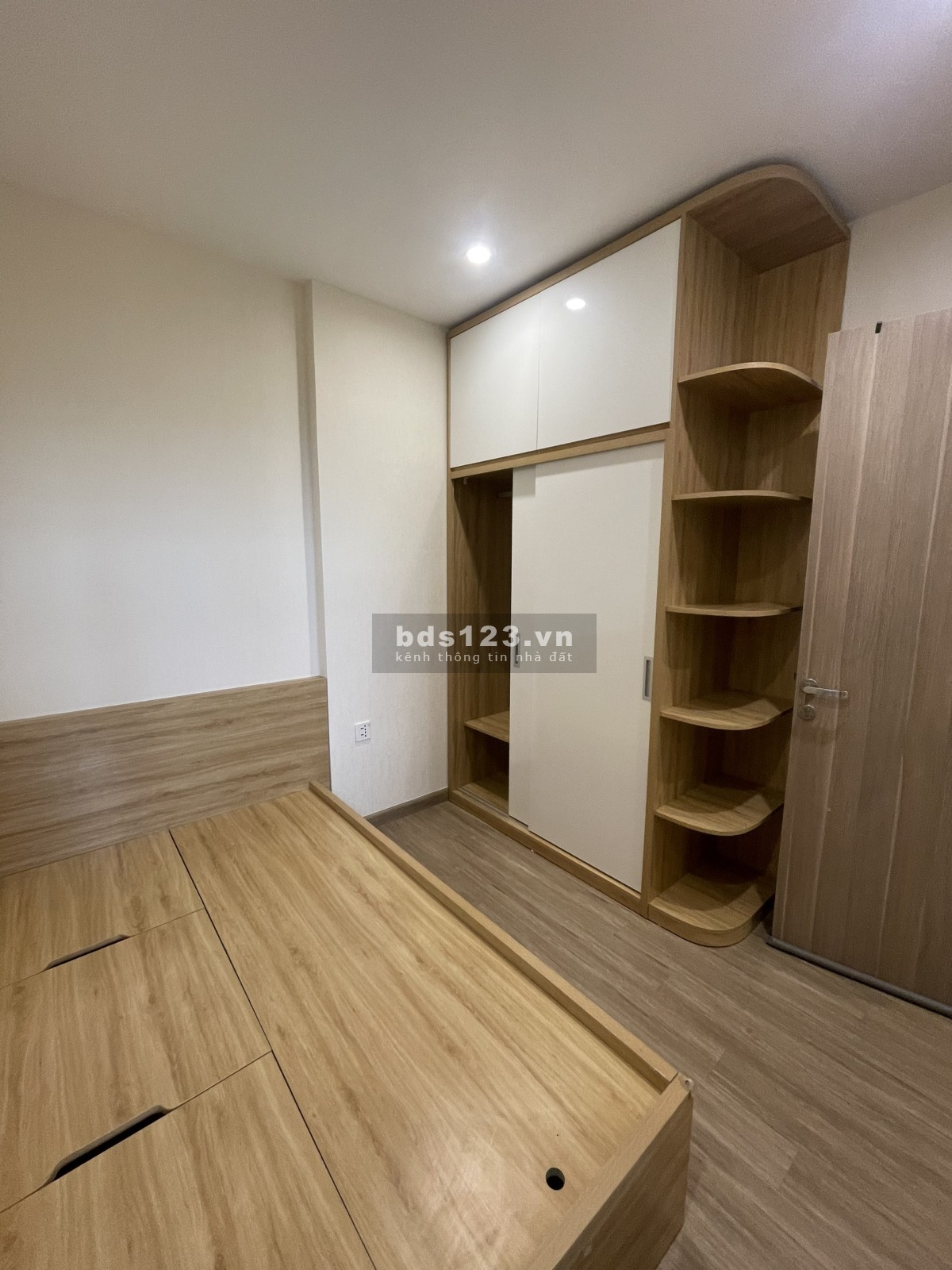 Bán căn hộ 2N1vs 54m2 full nội thất, tầng hướng siêu đẹp tòa s202 Vinhomes smart city