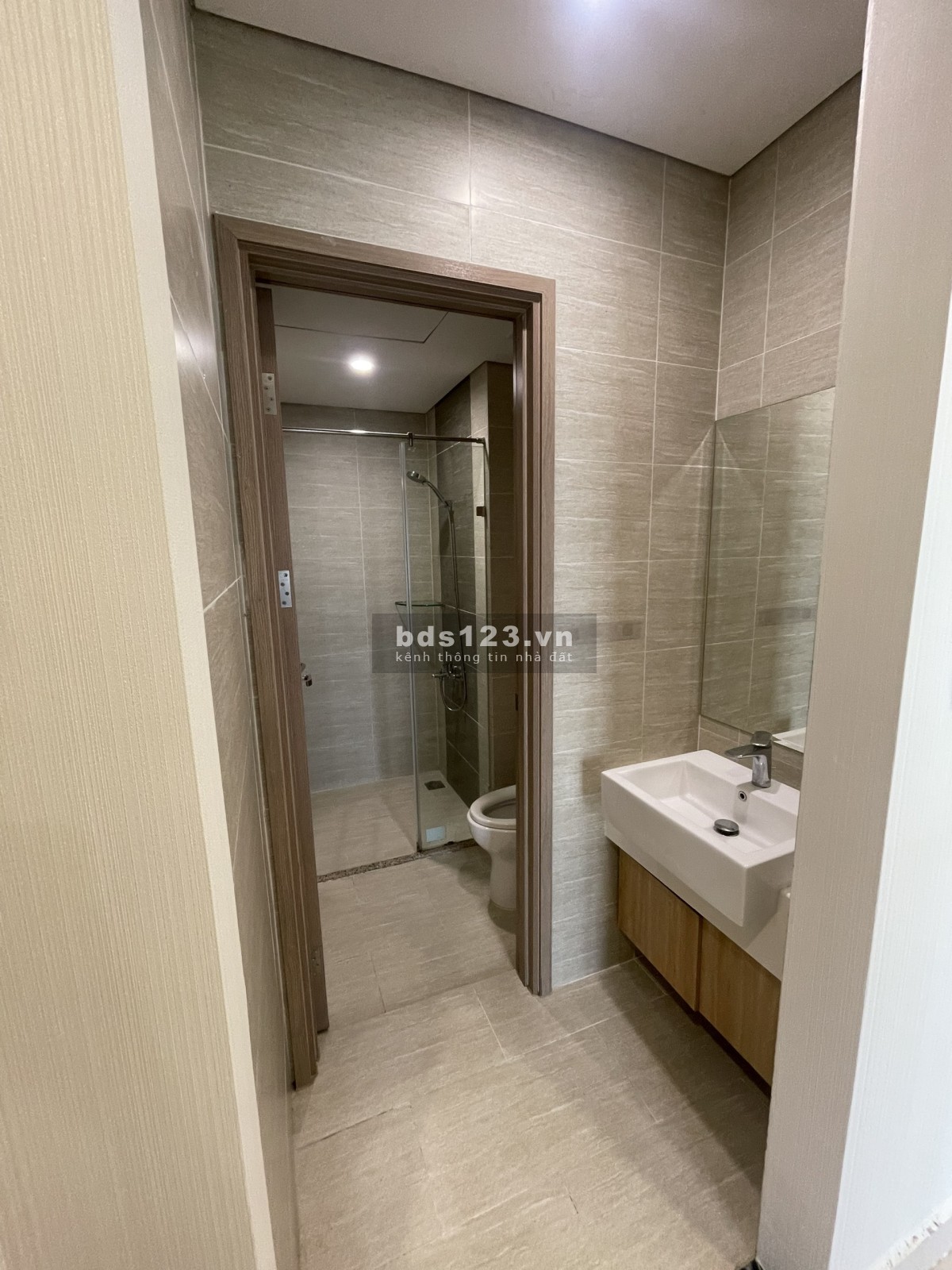 Bán căn hộ 2N1vs 54m2 full nội thất, tầng hướng siêu đẹp tòa s202 Vinhomes smart city