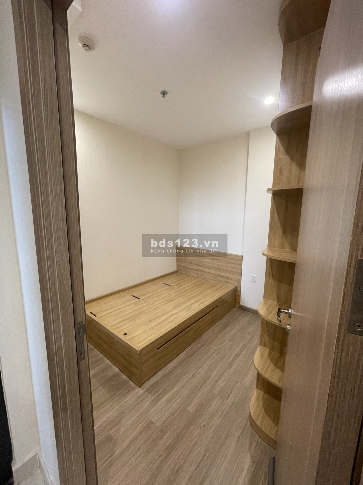 Bán căn hộ 2N1vs 54m2 full nội thất, tầng hướng siêu đẹp tòa s202 Vinhomes smart city