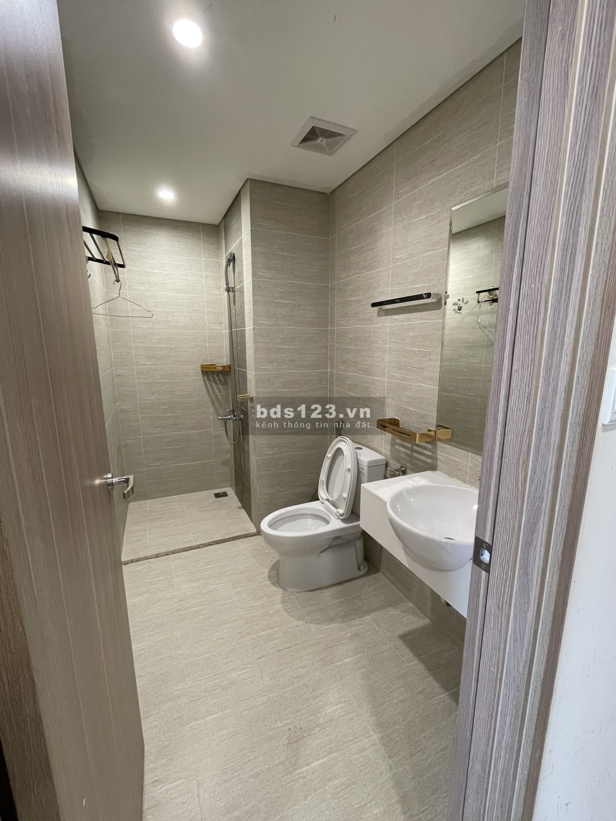 Bán 1PN+1 43m full gỗ view bể hơi S4 Vinhomes Smart City 2.360 tỷ Bao phí