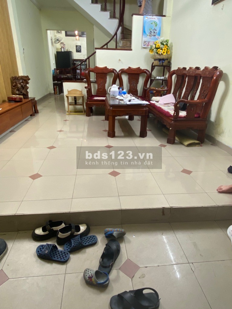 Sát phố 198 Ngọc Lâm, ra đường lớn 20m 3 tầng 52m2 5,8ty ở rộng rãi thoáng mát