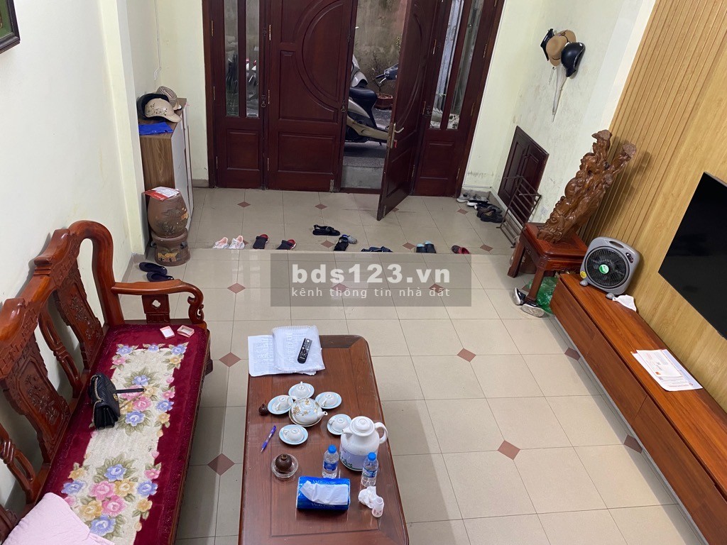 Sát phố 198 Ngọc Lâm, ra đường lớn 20m 3 tầng 52m2 5,8ty ở rộng rãi thoáng mát