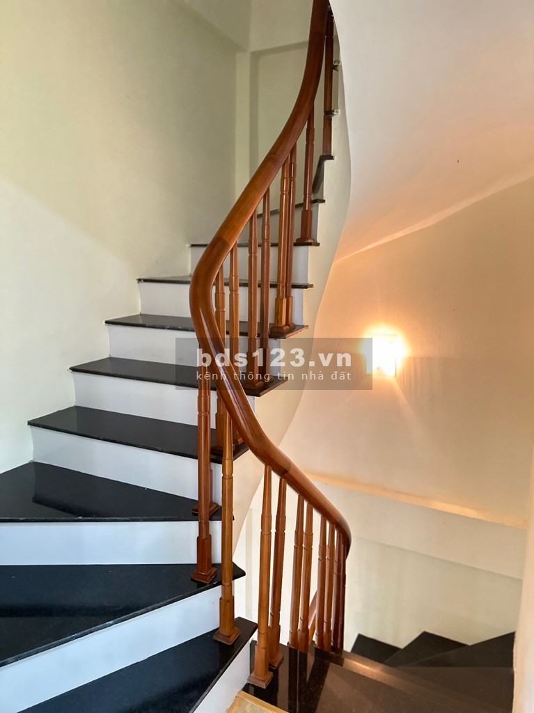 Bán gấp nhà đại cát ô tô đỗ cửa, mới nguyên 30m2, mặt tiền 3.6m, 4 tầng giá 3,9 tỷ có tl