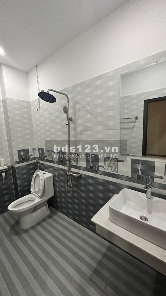 Bán gấp nhà đại cát ô tô đỗ cửa, mới nguyên 30m2, mặt tiền 3.6m, 4 tầng giá 3,9 tỷ có tl