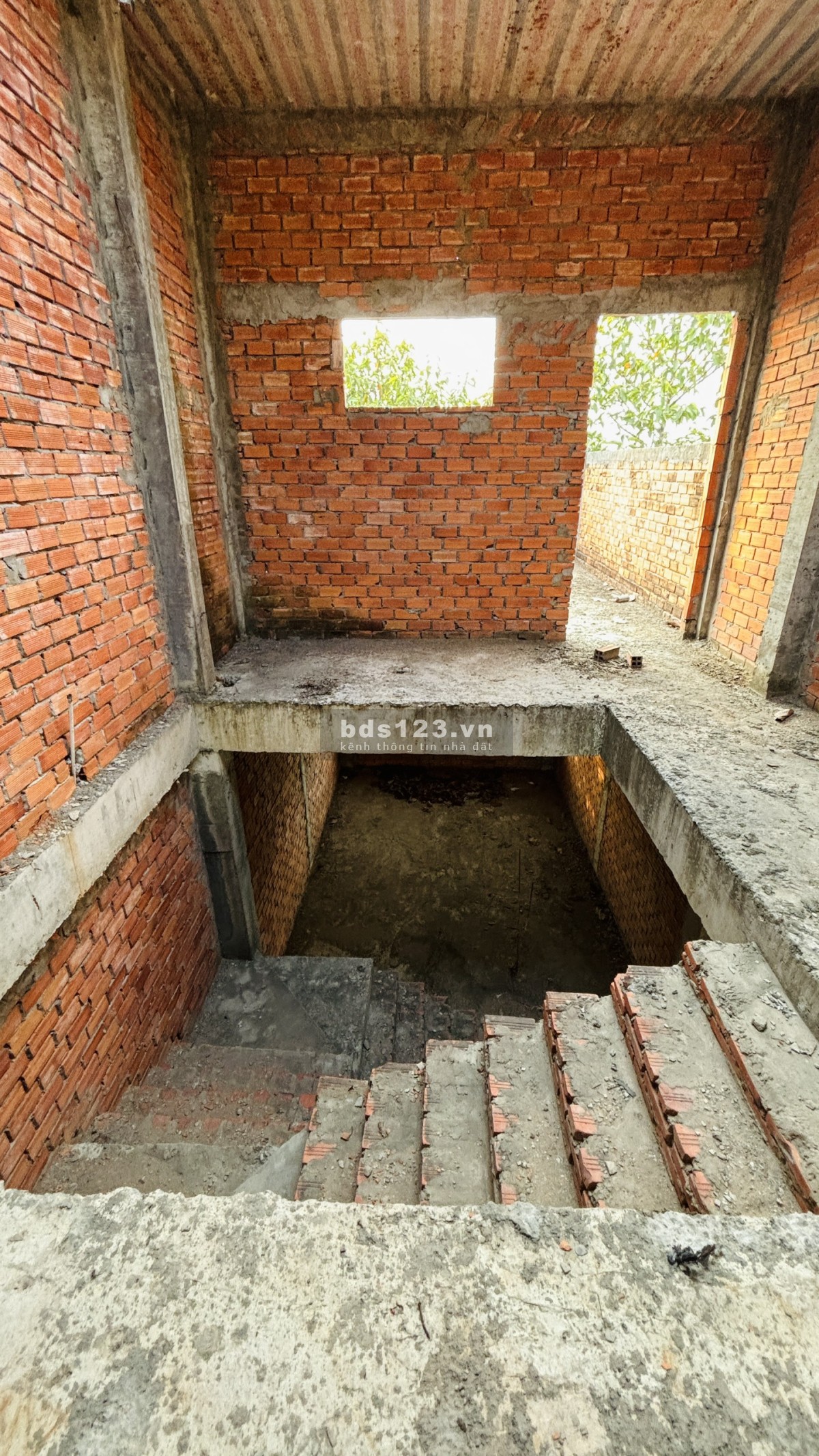 Bán nhà phố mặt tiền cổng chợ Bách Hóa Bình Minh