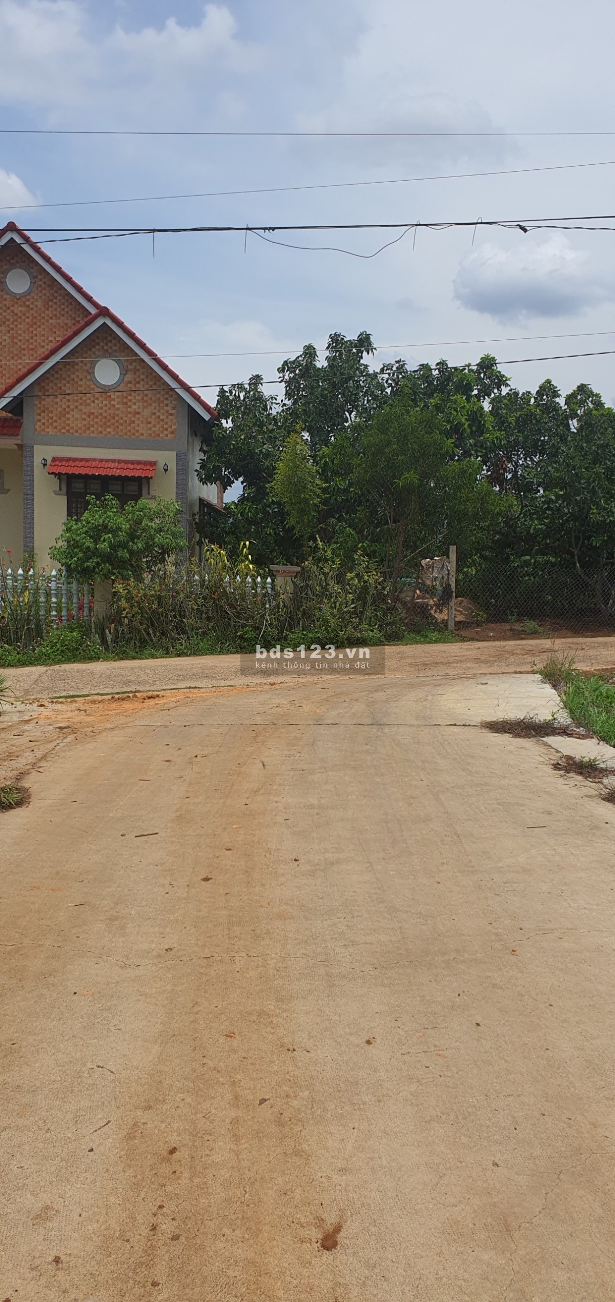 Ngộp ngộp!! Giá từ 2 tỷ còn 1ty X cách Đà Lạt chỉ vài phút di chuyển, dân cư hiện hữu.
