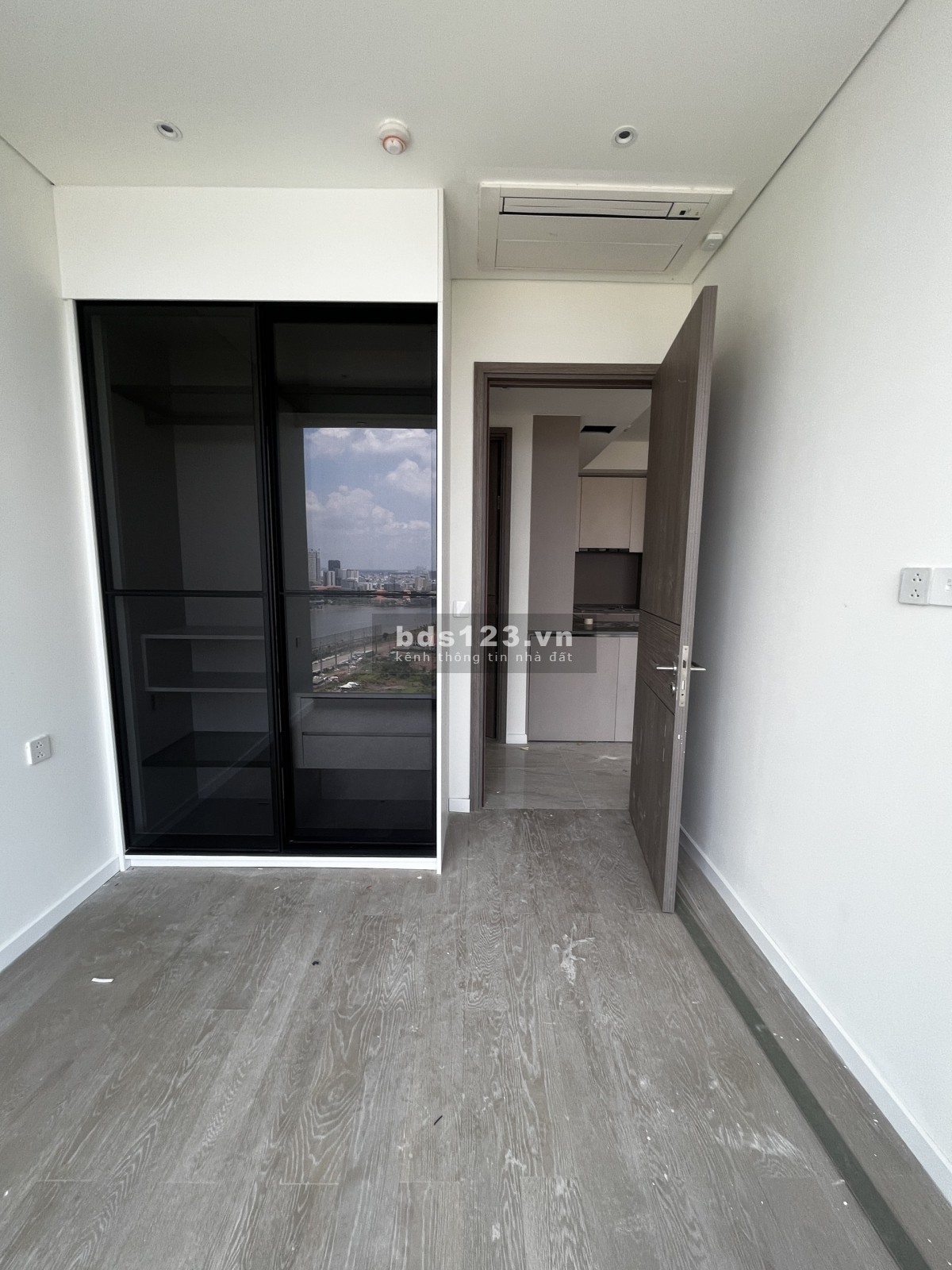 Thuê nhanh căn 2PN view cực đỉnh ở Opera Residence, NTCB chỉ 40 triệu