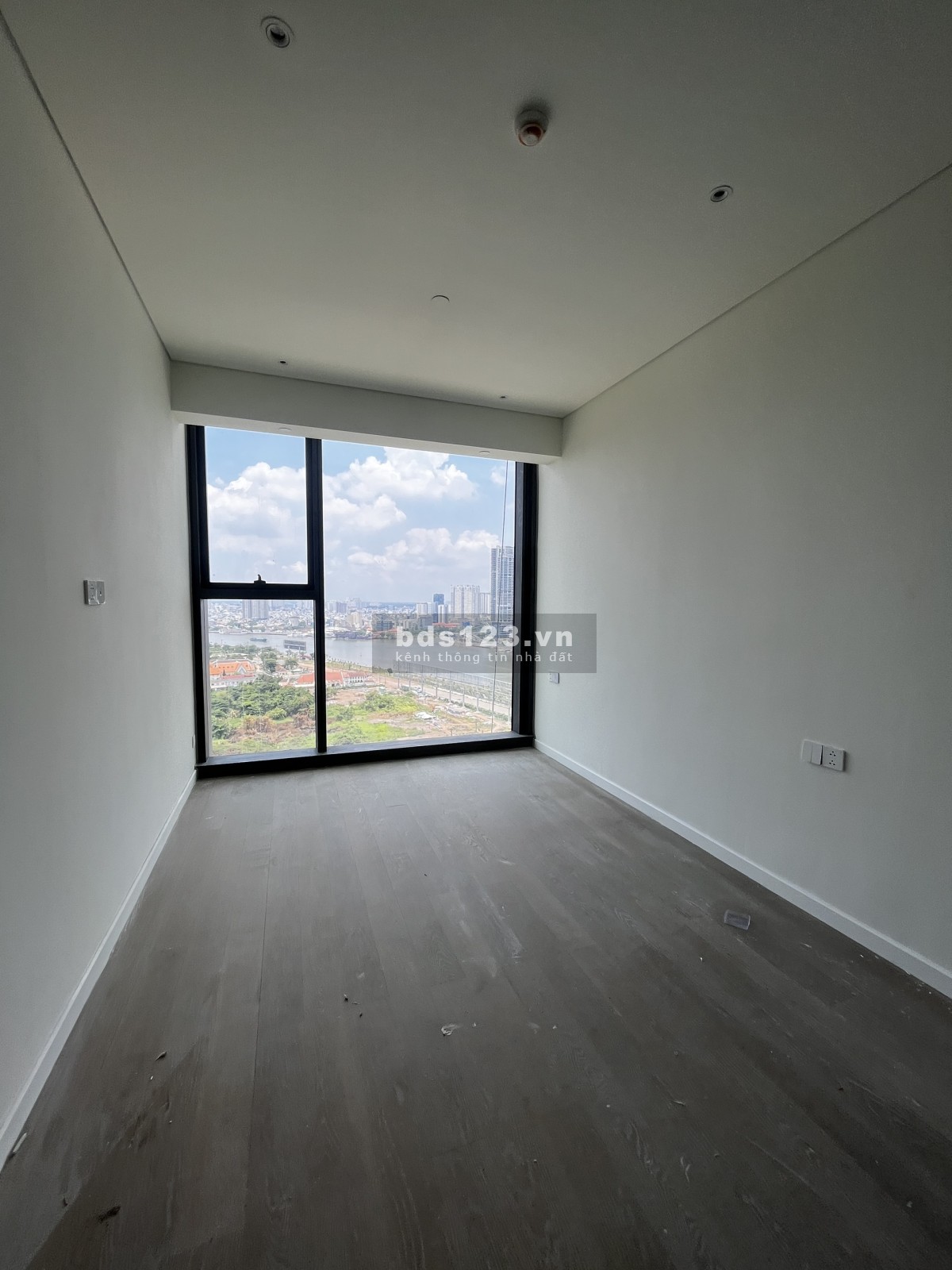 Thuê nhanh căn 2PN view cực đỉnh ở Opera Residence, NTCB chỉ 40 triệu