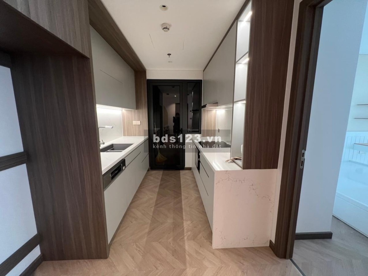 Chung cư cao cấp Kingston 80m2 2PN, 2WC 18tr. Nội thất full mới như hình. Tầng cao view thoáng.