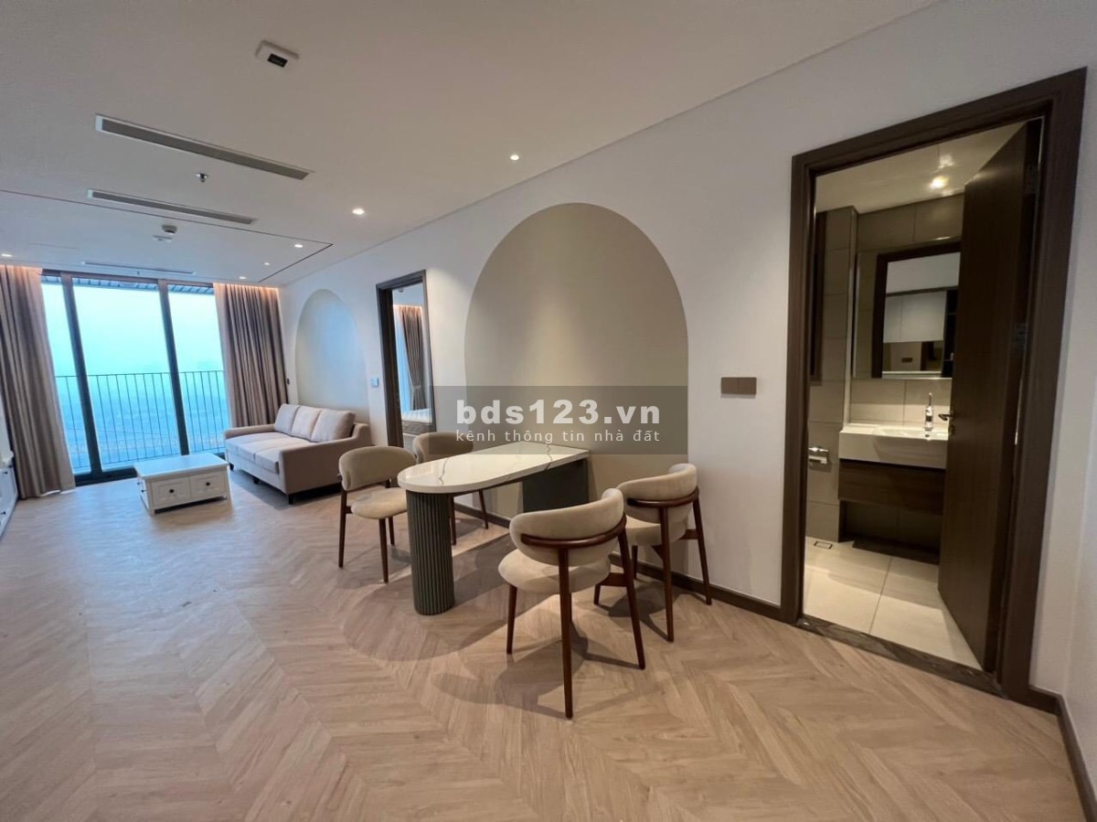 Chung cư cao cấp Kingston 80m2 2PN, 2WC 18tr. Nội thất full mới như hình. Tầng cao view thoáng.