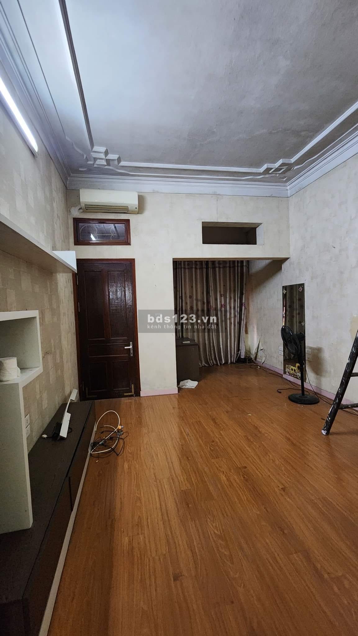 Cần tìm chủ mới cho nhà Phú Diễn 45m2 5 tầng, gần phố, giá chỉ 6,8 tỷ
