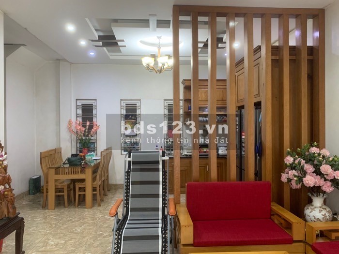 Bán nhà hiếm ngõ 98 Đàm Quang Trung, chân cầu Vĩnh Tuy mặt tiền 9m2 diện tích 72m2
