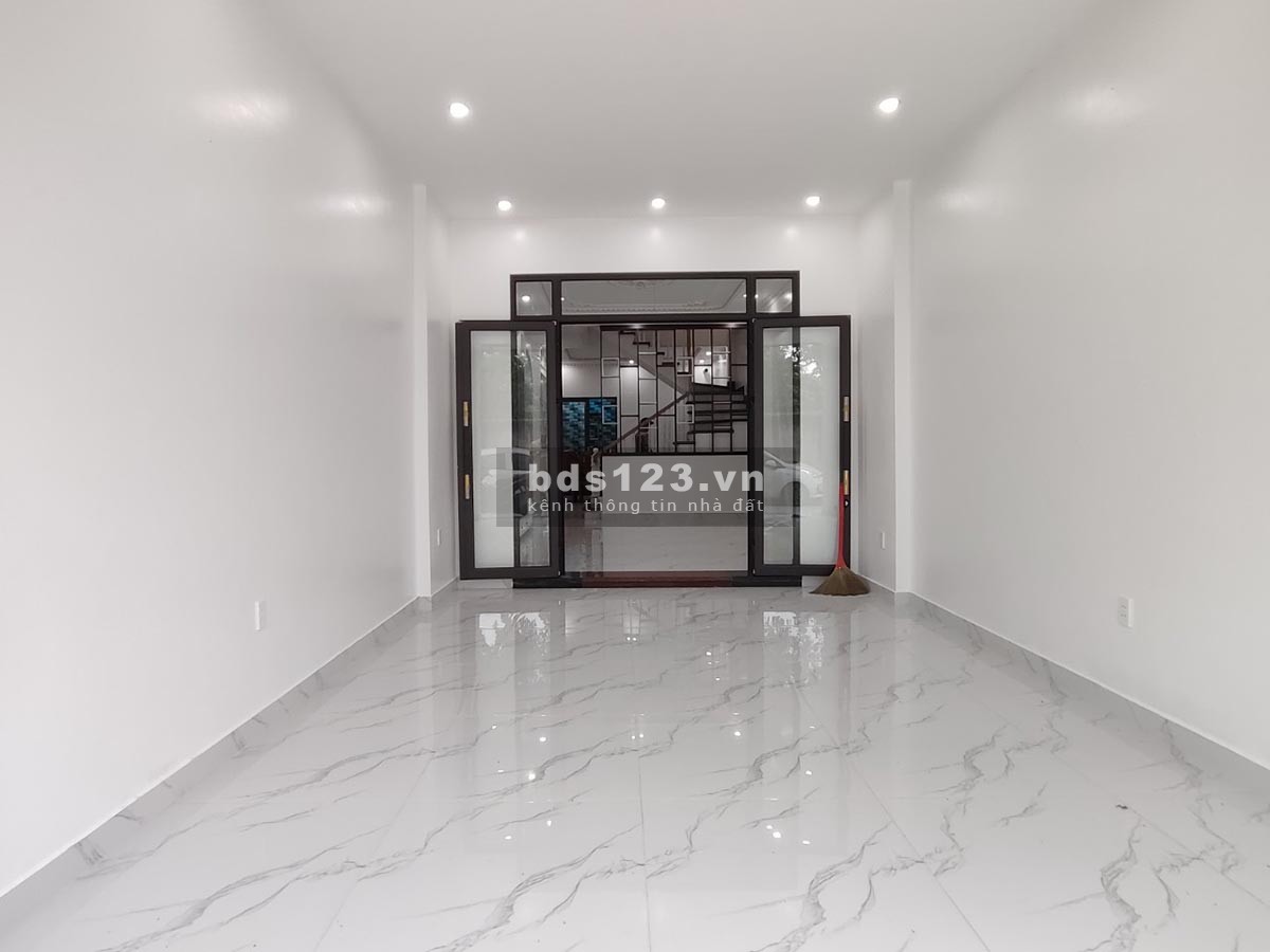 Bán nahf 3 tầng mới xây, vị trí đẹp, mặt đường kinh doanh, buôn bán, Kiến An, Hải Phòng