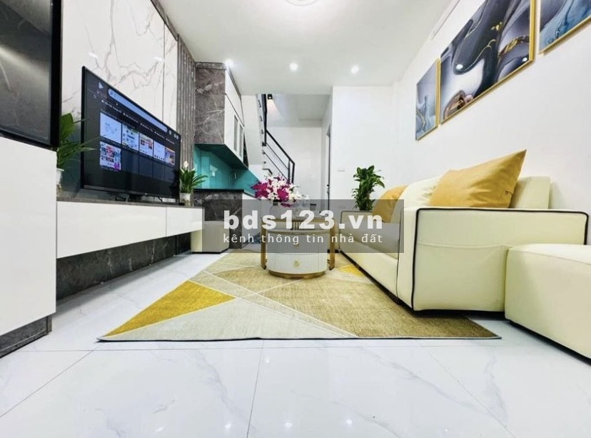 Bán nhà cầu giấy 6.5 tỷ 50m2 cực gần mặt phố