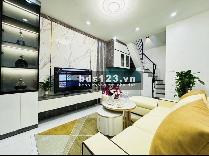 Bán nhà cầu giấy 6.5 tỷ 50m2 cực gần mặt phố