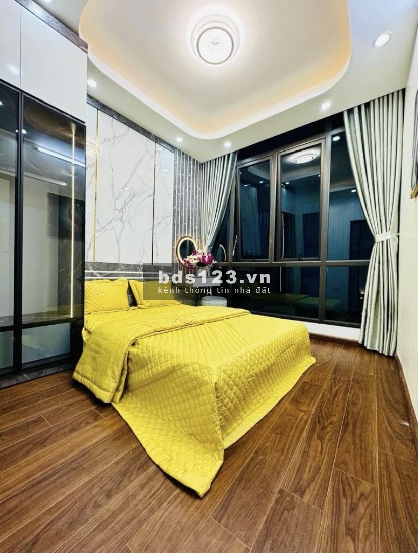 Bán nhà cầu giấy 6.5 tỷ 50m2 cực gần mặt phố