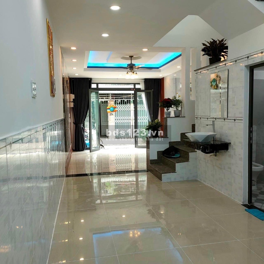 Chủ xoắn giảm 300 triệu chỉ còn 5.09 tỷ nhà đẹp, hẻm ô tô, sổ vuông A4 .
