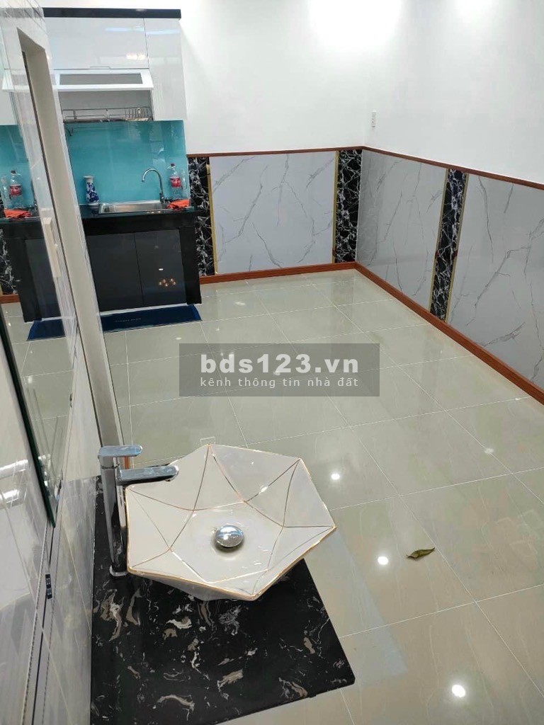 Chủ xoắn giảm 300 triệu chỉ còn 5.09 tỷ nhà đẹp, hẻm ô tô, sổ vuông A4 .