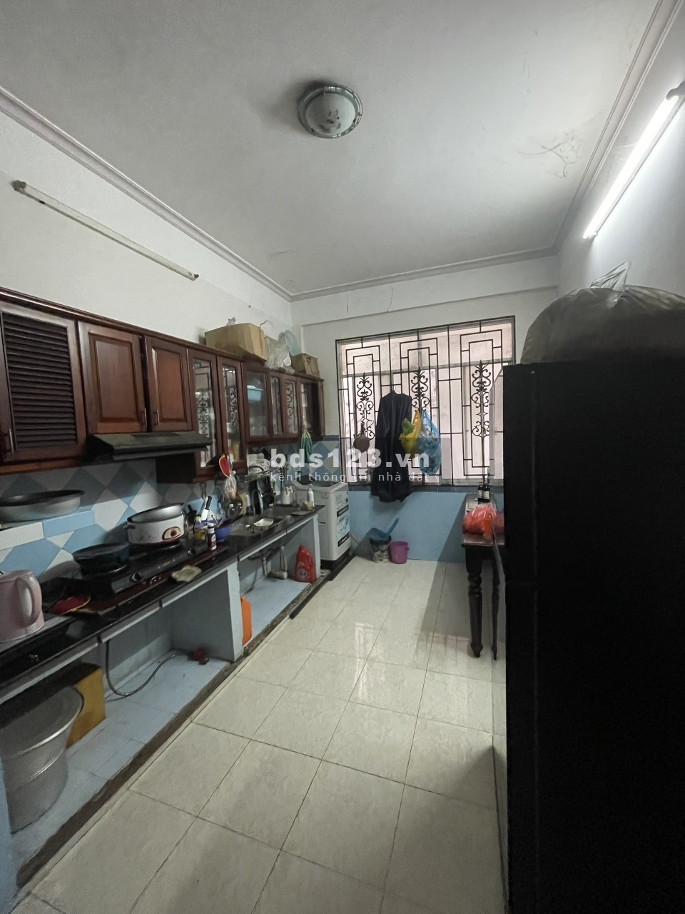 2 căn nhà 200m2, 1 trệt 3 lầu 9pn 12wc, mặt tiền đường lớn, gần bên chợ Thủ Đức