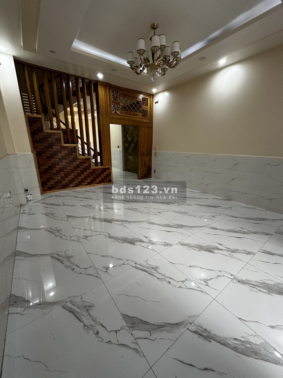 Nhà mới đẹp, hẻm xe tải, 3pn 4wc sẵn máy lạnh, sân đậu oto