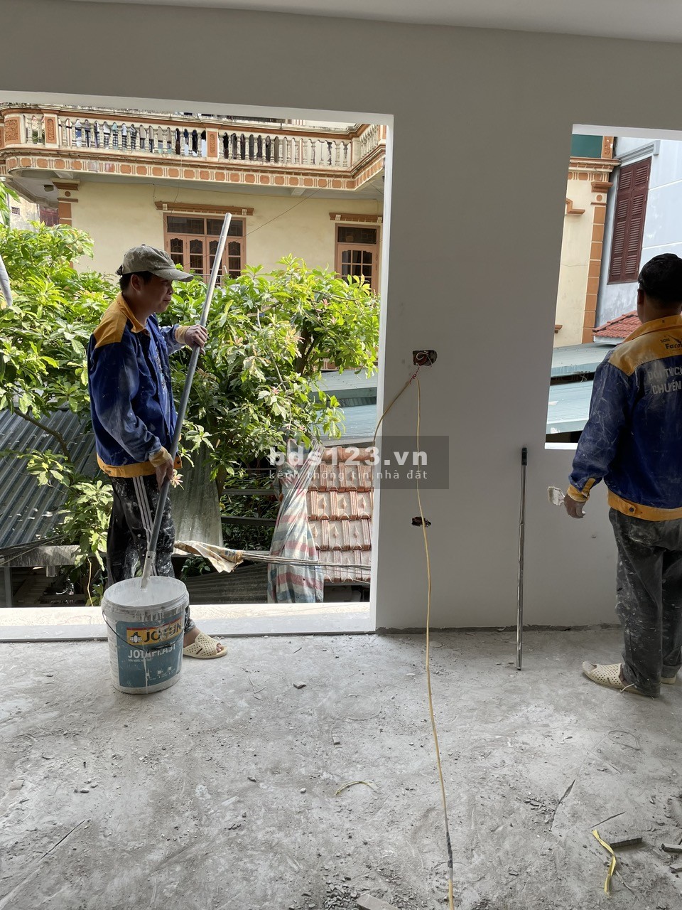 Bán 3 căn nhà tổng 15 tầng vị trí chân cầu Vĩnh Tuy, nhà đang hoàn thiện mặt tiền 4,7m