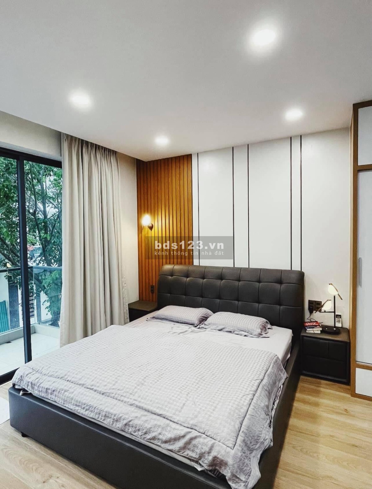 Chính chủ cần bán, nhà Lạc Long Quân, 5 tầng, Mt 4m, giá 5x.. tỷ.