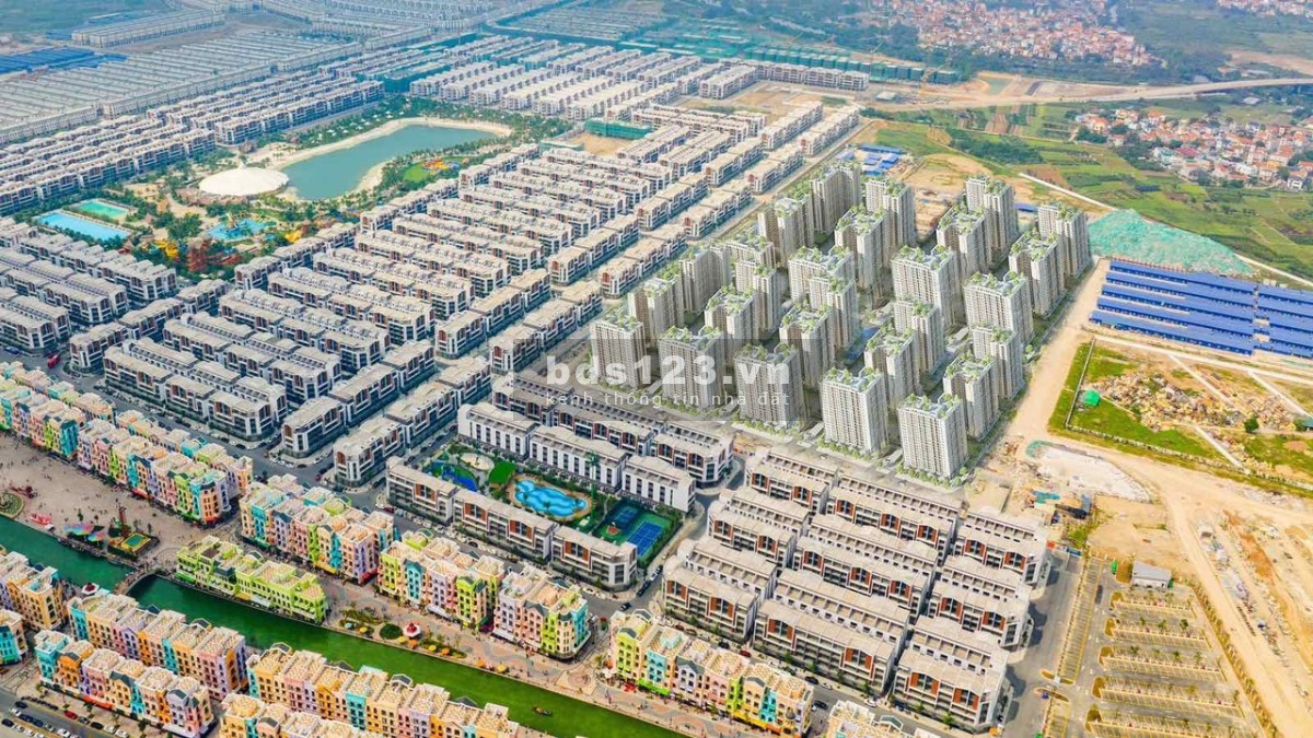 Bán shop 2 mặt tiền ĐLBM 110m trục chính đối diện tòa VP dự án Vinhomes Ocean Park 3 giá 25 tỷ