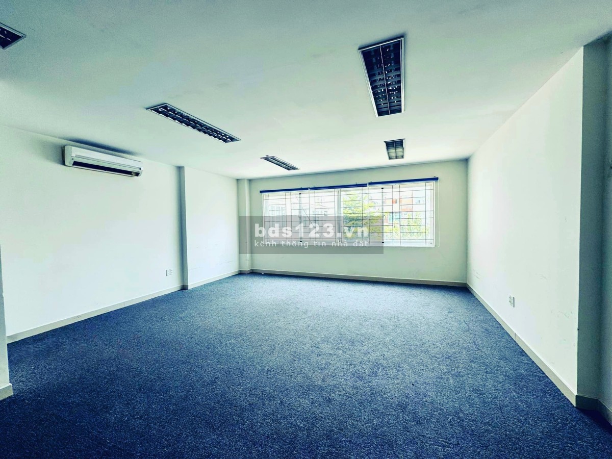 Văn phòng Chất lượng - 50m2 - Có sẵn bàn ghế, có ánh sáng mặt trời