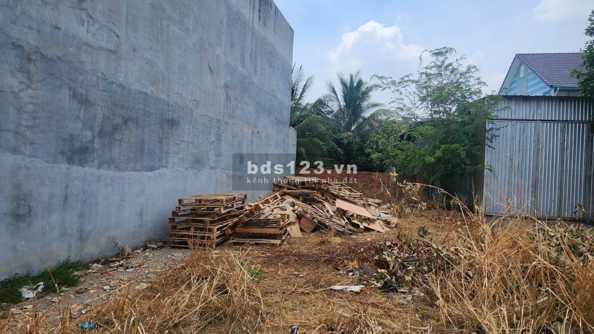 Bán lô đất ngộp cực hiếm, siêu rẻ, siêu lời, siêu hot, giá chỉ 2 tỷ 650, nhanh tay thì còn lô đẹp.
