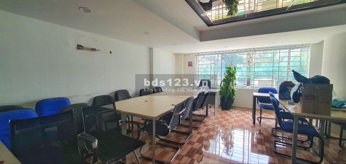 Văn phòng Chất lượng - 50m2 - Có sẵn bàn ghế, có ánh sáng mặt trời