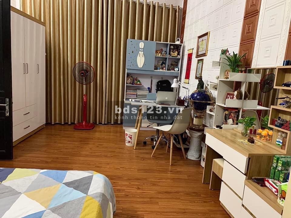 Nhỉnh 9 tỷ có ngay nhà 4 tầng mặt ngõ thông kinh doanh Tôn Đức Thắng, DT 70M, kinh doanh bất chấp