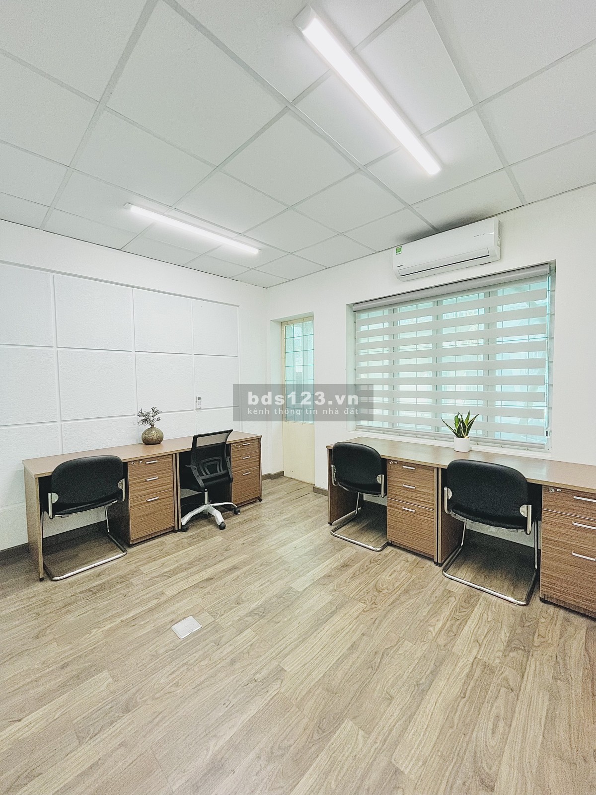 Văn phòng Bình Thạnh setup đầy đủ nội thất, có ưu đãi lớn khi liên hệ 093.141.2958 Mr Long
