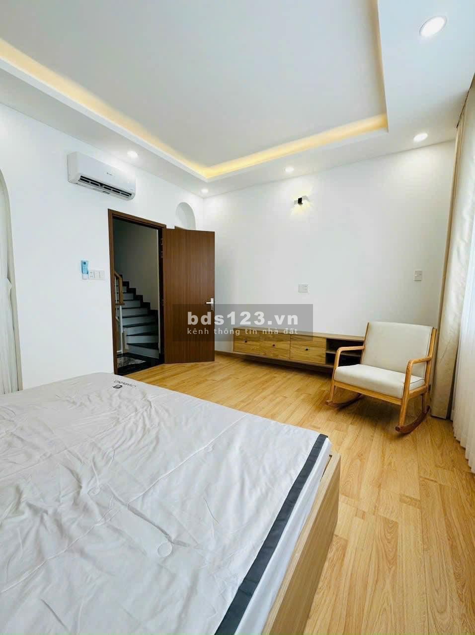 Chính chủ gửi bán nhà đẹp 38,4m2 giá 2ty150 xây 2 lầu, ngay hẻm đường Bà Hom, Q6, sổ hồng riêng