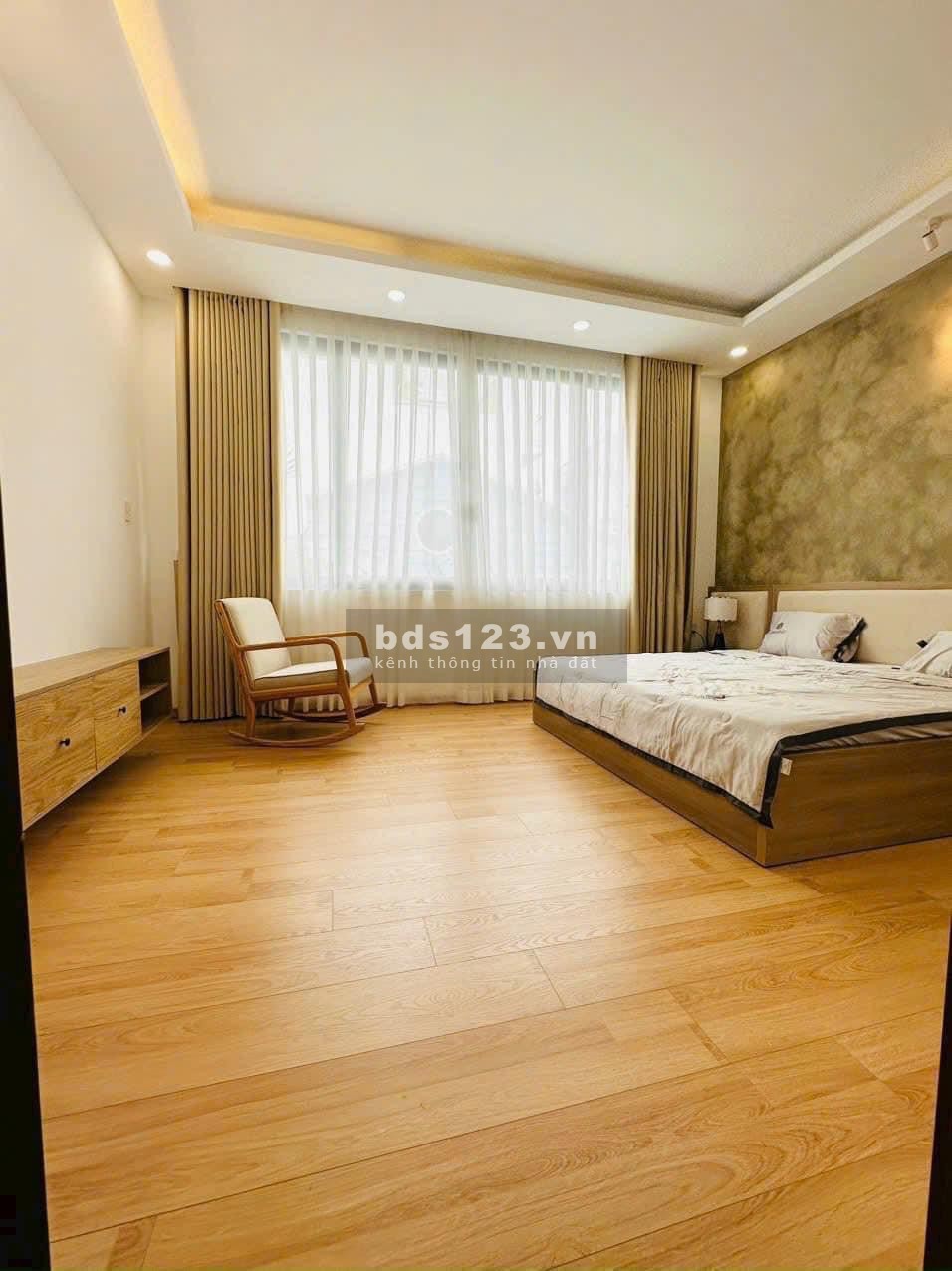Chính chủ gửi bán nhà đẹp 38,4m2 giá 2ty150 xây 2 lầu, ngay hẻm đường Bà Hom, Q6, sổ hồng riêng