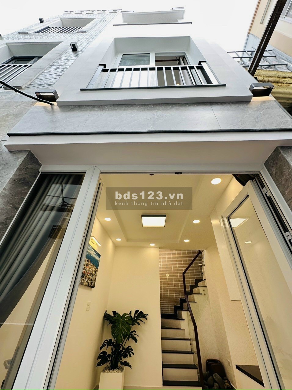 Cần gấp vốn bán nhà 33m2 giá chỉ 2ty225 ngay hẻm Chu Văn An, p12,Bình Thạnh thông ra Học Viện Cán Bộ